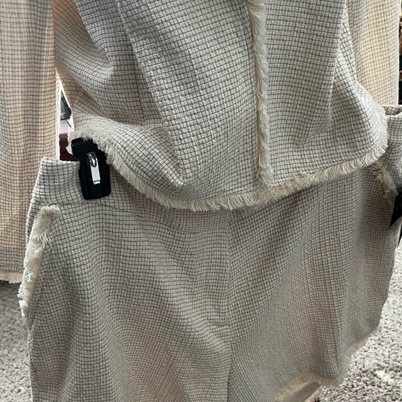 Sassy Cute Summer Short & Jacket Set! Necklace not included. - Picture 3 of 10
